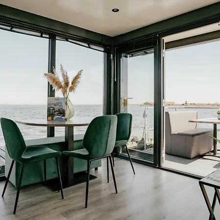 船上ホテル Havenlodge 4*