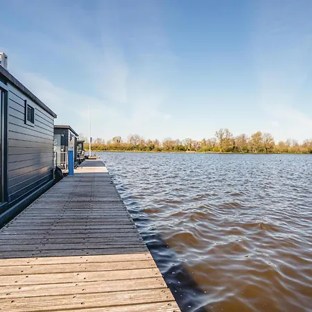 Havenlodge 船上ホテル 4*